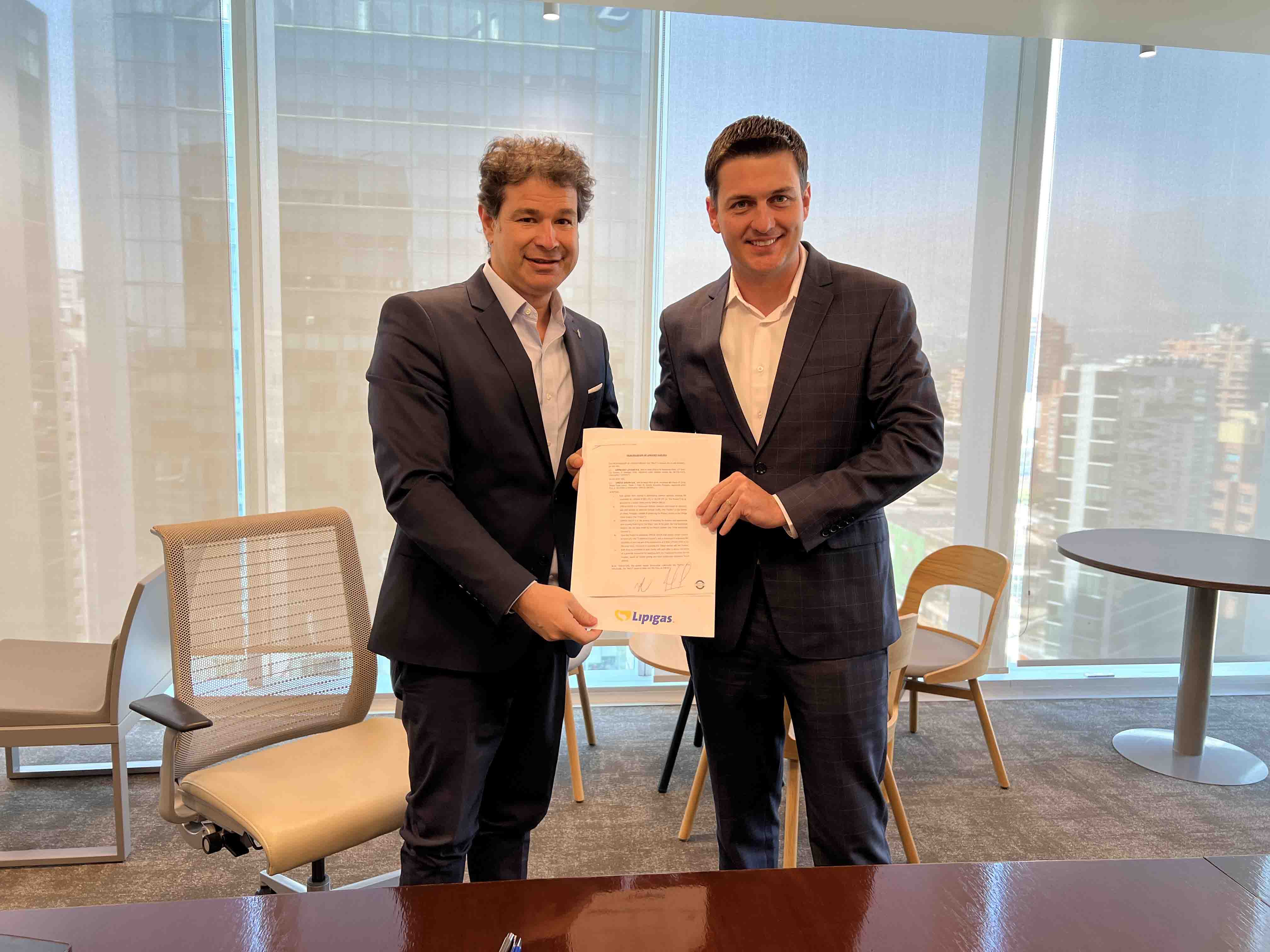 Empresas Lipigas y Omega Green de Paraguay firman alianza para explorar la comercialización de Gas Licuado Verde en Chile.